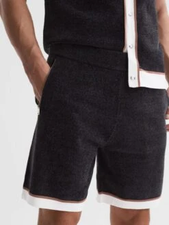 Reiss Black Fielder Relaxed Fit Elasticated Chenille Shorts -Style Trend Shop D84394s4